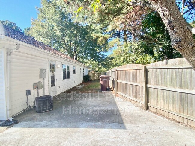 Building Photo - 500 Windward Dr