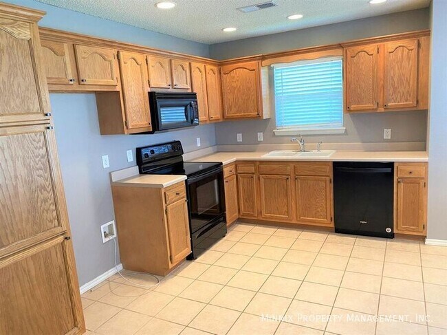 Building Photo - 10604 Boston Ave