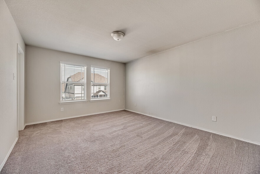 Building Photo - 5913 Hopkins Dr