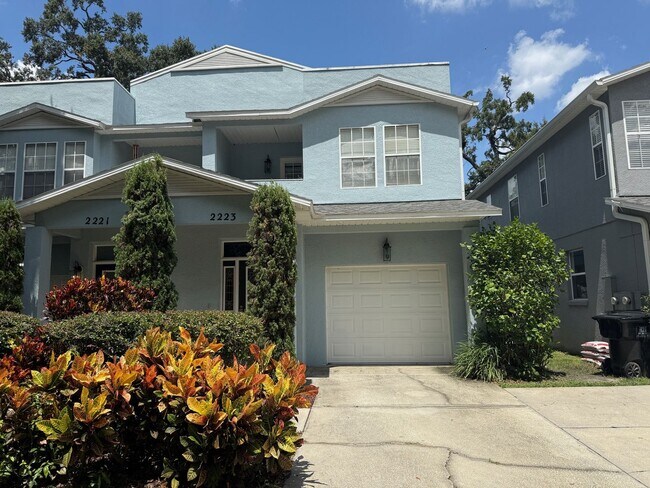 Primary Photo - 3 Bed/2.5 Bath, 2 Story Townhouse in Summi...
