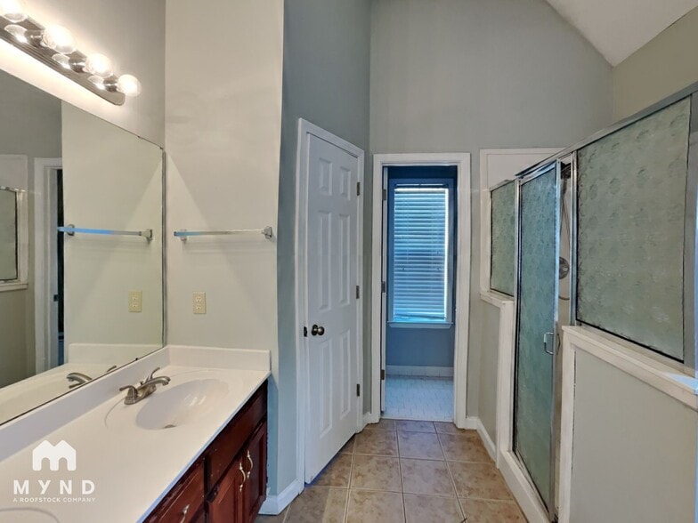 Building Photo - 9823 Saskatoon Ln