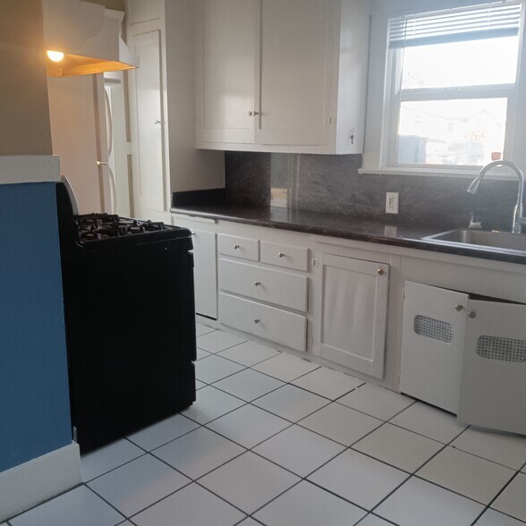 Granite counters - 2318 Brooks Ave