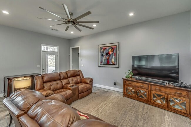 Building Photo - 1310 Jimmy Williams Rd