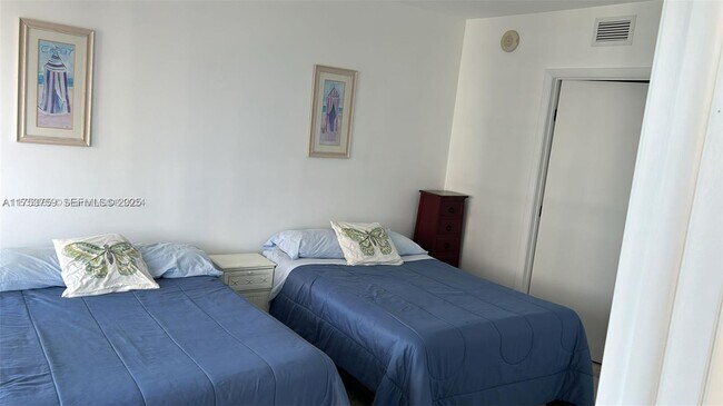 Building Photo - 1830 S Ocean Dr