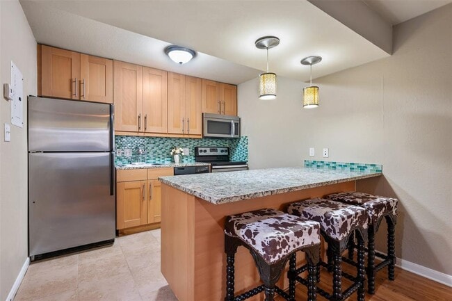 Building Photo - 7685 Northcross Dr
