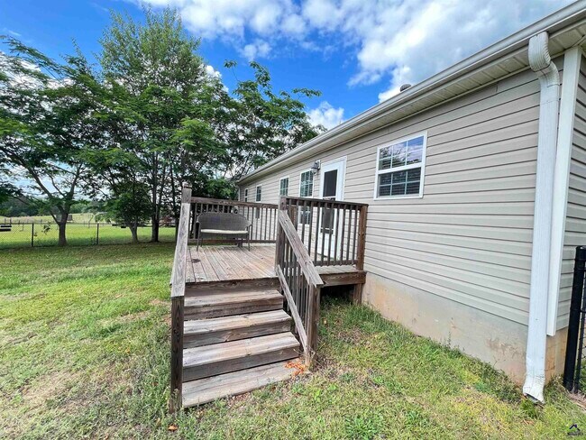 Building Photo - 114 Shasta Dr