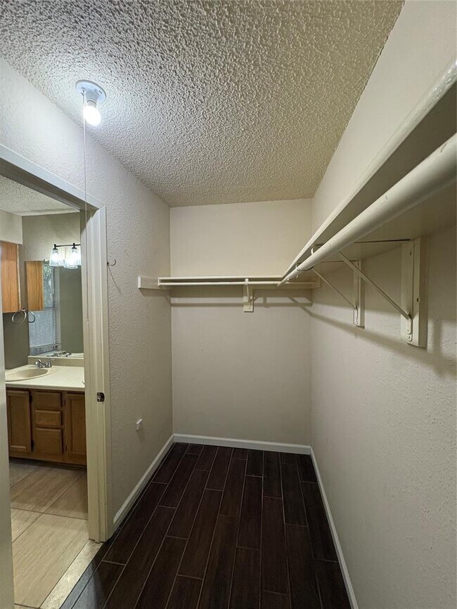 Building Photo - 2902 Sabinal Trail