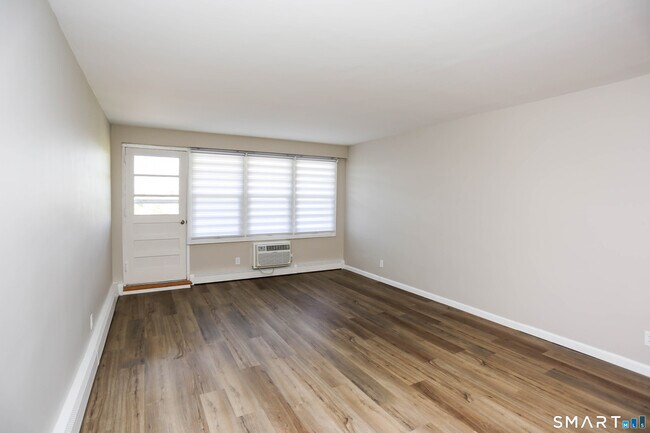 Building Photo - 30 Glenbrook Rd