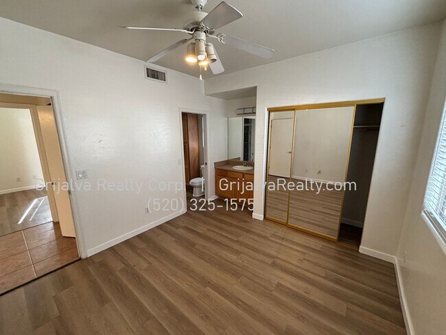 Building Photo - 1415 E Lester St