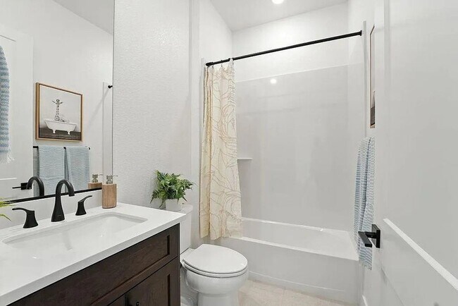 Building Photo - Spacious 2 bedroom 2 bath Home in 55+ Adul...