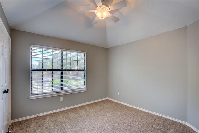 Building Photo - 3914 Meadow Dr