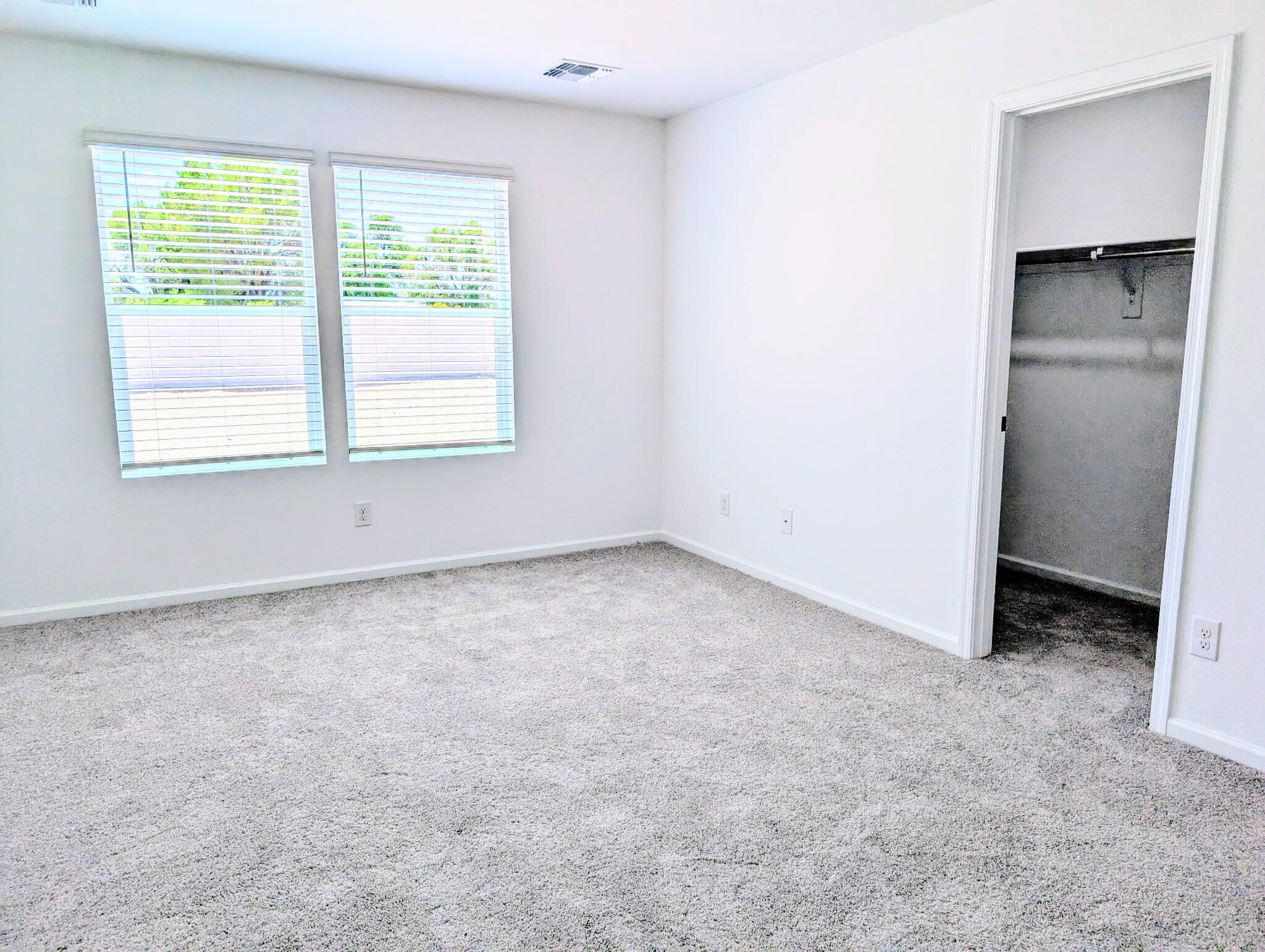 Building Photo - 711 Dylan Ct