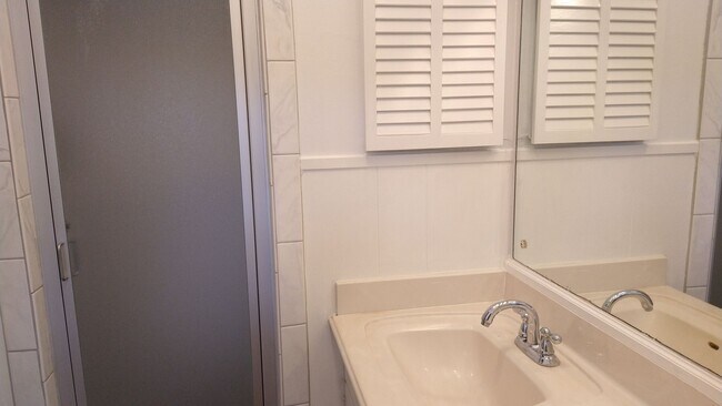 Building Photo - 7342 Shady Hollow Ln