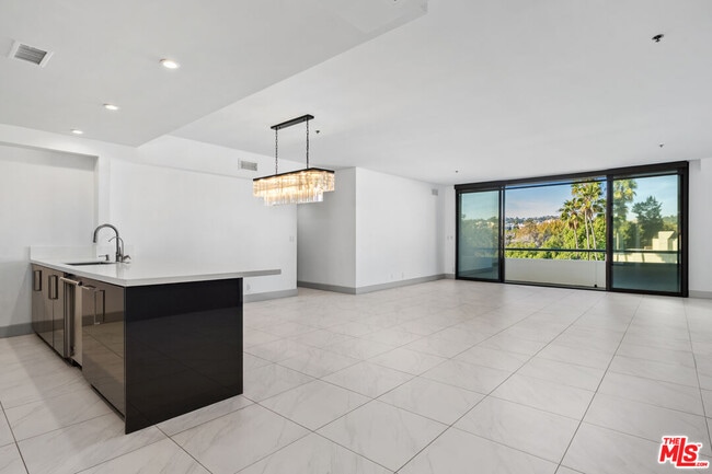 Building Photo - 10660 Wilshire Blvd