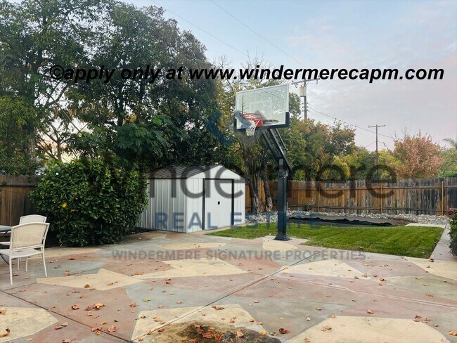 Building Photo - Charming 3 Bedroom Home with Bonus Room & ...