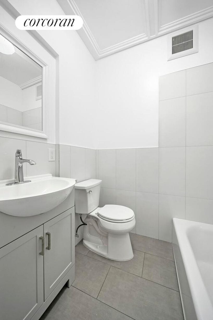 Building Photo - 338 Clermont Ave