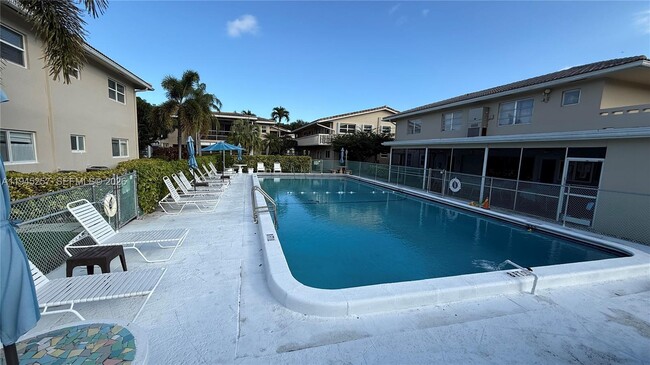 Building Photo - 2115 NE 42nd Ct