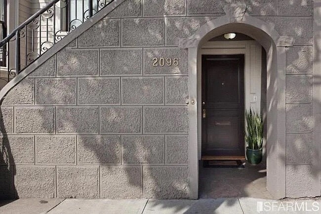 Building Photo - 2096 Pine St