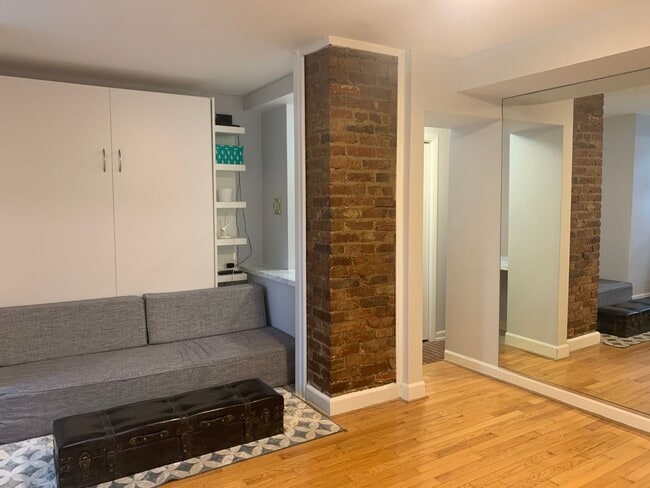 Building Photo - DC Studio in "Old City"  - Furnished!! Murphy bed & small sofa.