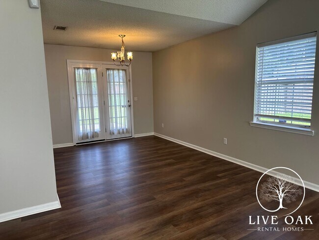 Building Photo - ENJOY A $500 MOVE-IN CREDIT WHEN YOU LEASE TODAY!**