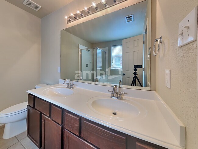 Building Photo - 2120 Malone Dr