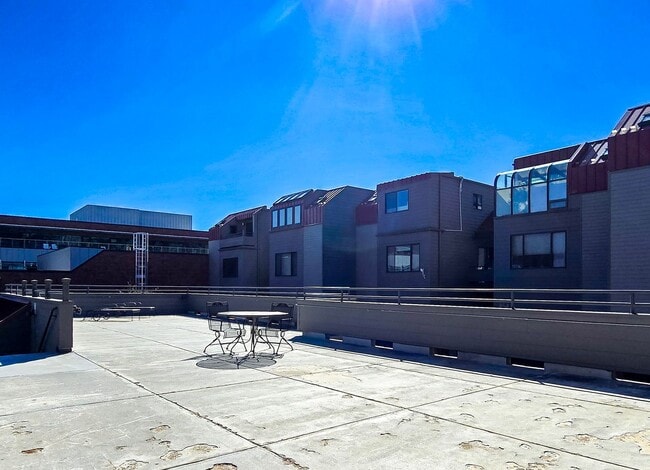 Building Photo - Bright 1-bedroom loft in the heart of Boulder- Available Now