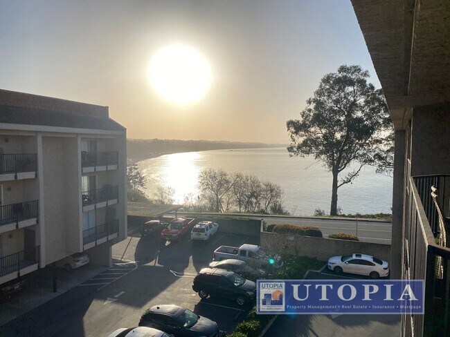 Building Photo - Ocean Views: 2Bd/2Ba + Office - Sunny, Top Floor Condo, Deck, Pool & Hot Tub