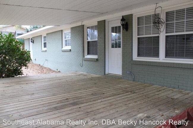 Building Photo - 3 br, 2 bath House - 201 Colonial Dr