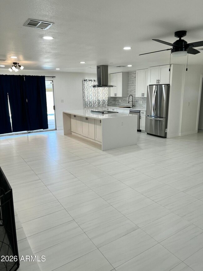 Building Photo - 8738 E Starlight Way