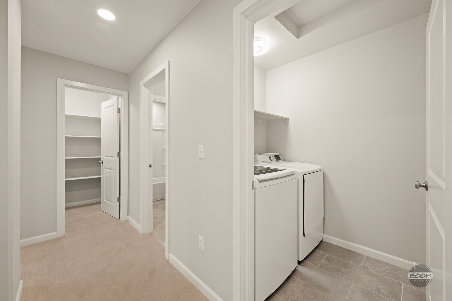 Building Photo - 1501 N Sunny Hill Cir