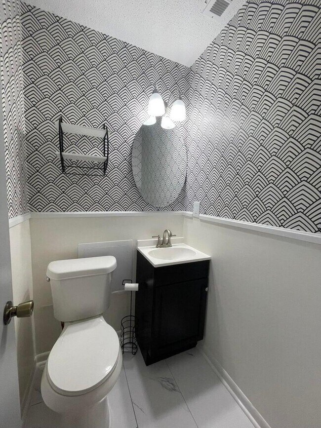 Building Photo - 122 Hillwood Dr