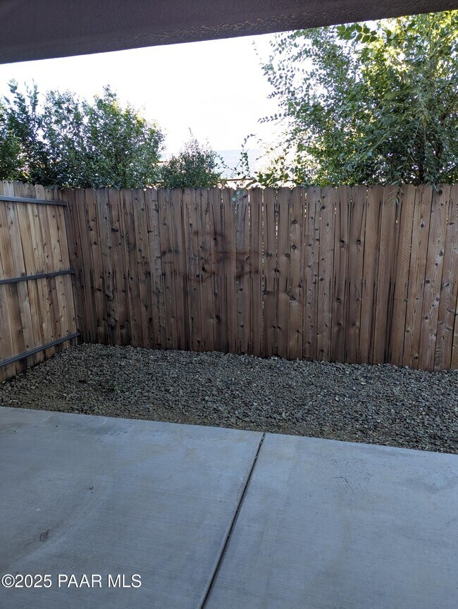 Building Photo - 2976 N Yavapai Rd E