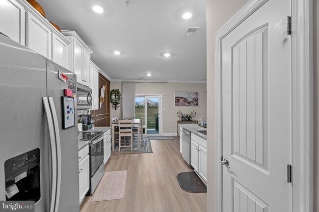 Building Photo - 10001 Maids Fancy Way