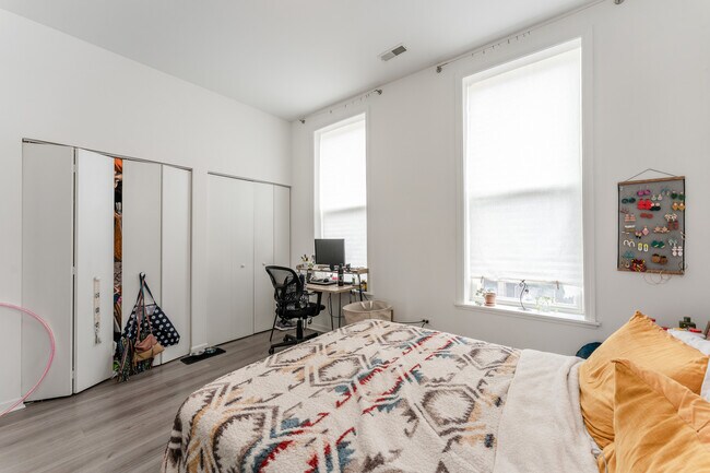 Building Photo - 2022 S Throop St