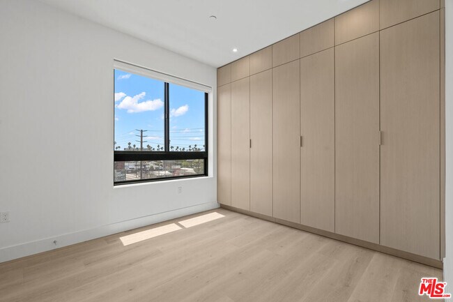 Building Photo - 1808 Lincoln Blvd