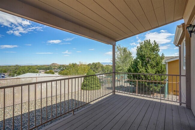 Building Photo - 3 Bedroom, 2 Bath Home with Views of Willo...