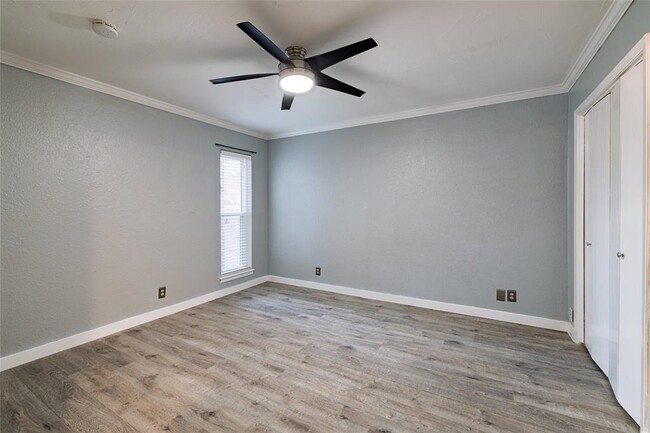 Building Photo - 6501 E Hill Dr