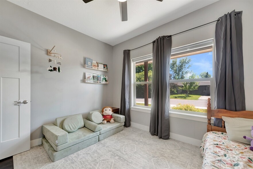 Building Photo - 365 Hiberta St