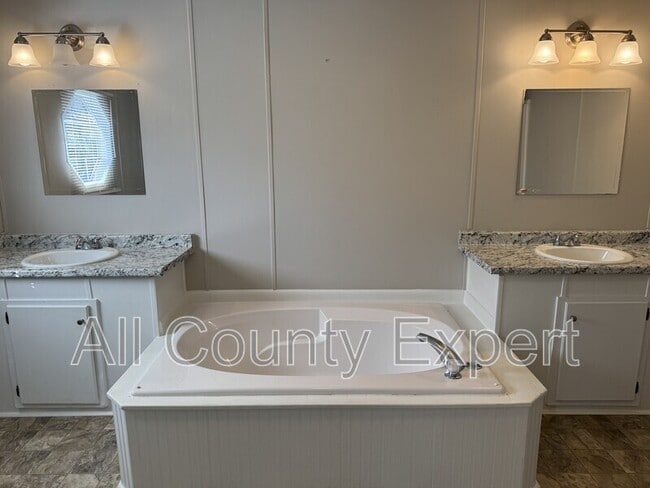 Building Photo - 288 Turner Rd