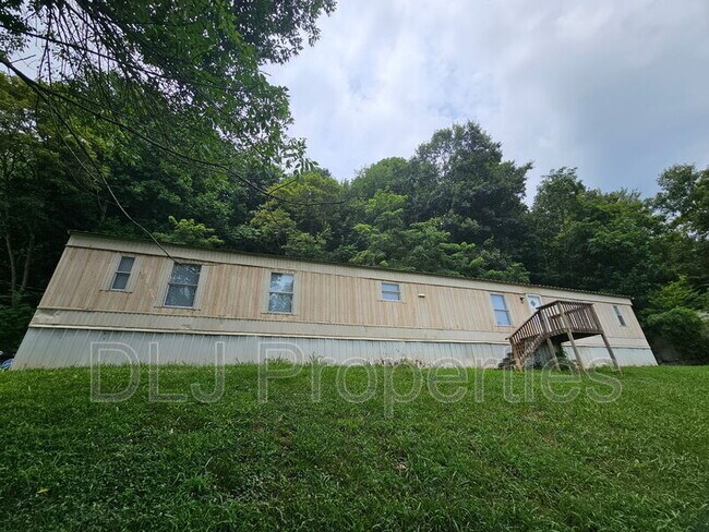 Building Photo - 120 E Dumplin Valley Rd