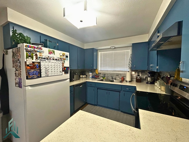 Building Photo - Completely Renovated 3 bed/2 bath Home
