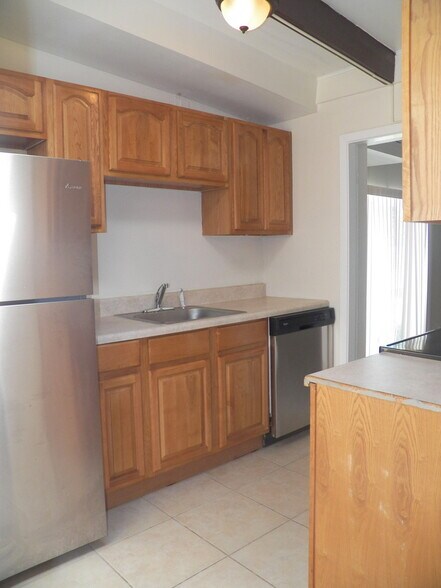 Building Photo - 1806 Cadillac Cir