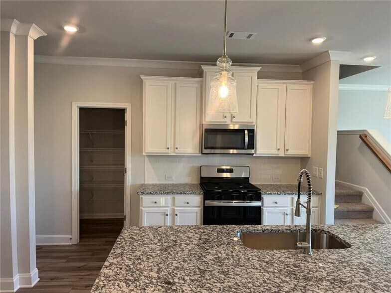 Building Photo - 3230 Westgate Park Dr