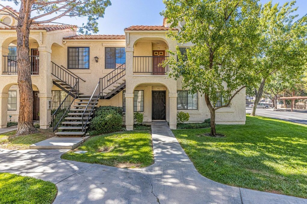 Building Photo - 2554 Olive Dr