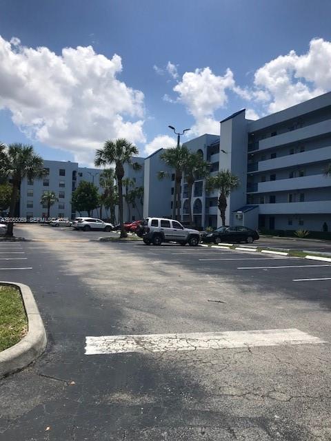 Building Photo - 9440 Fontainebleau Blvd