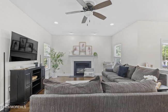 Building Photo - 6 Kindling Way