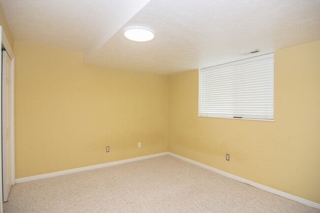 Building Photo - Gorgeous Bountiful Home w/ Solar & 3 Car Garage