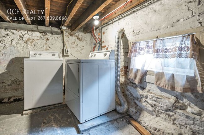 Building Photo - 2500 E Oakdale St