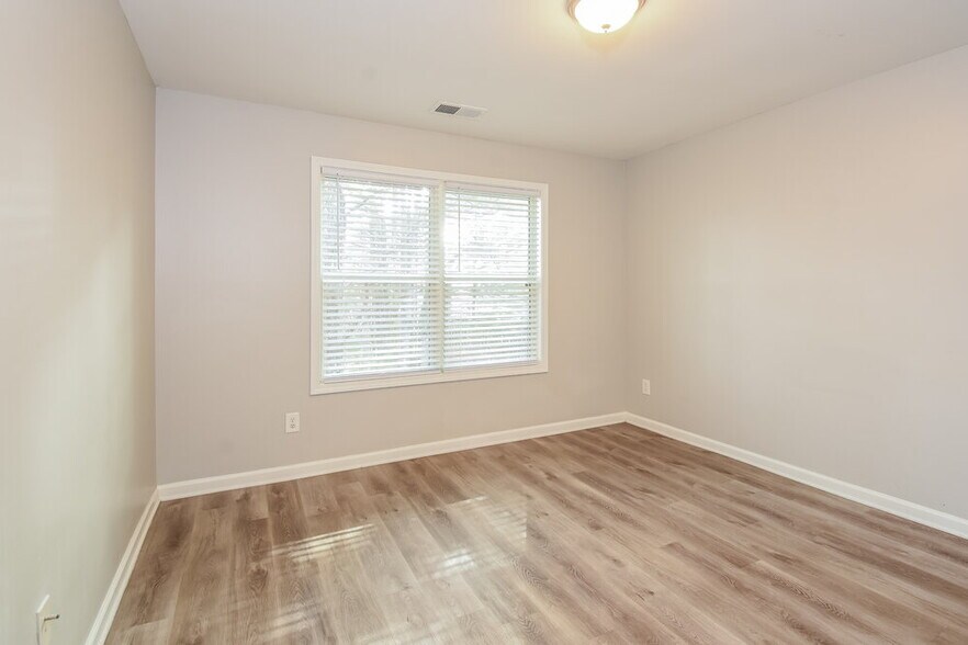 Building Photo - 1521 Lily Valley Dr