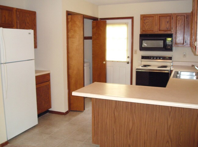 Building Photo - Rock Quarry Village